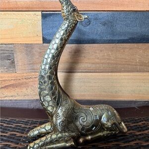 Elegant Gold Giraffe Sculpture